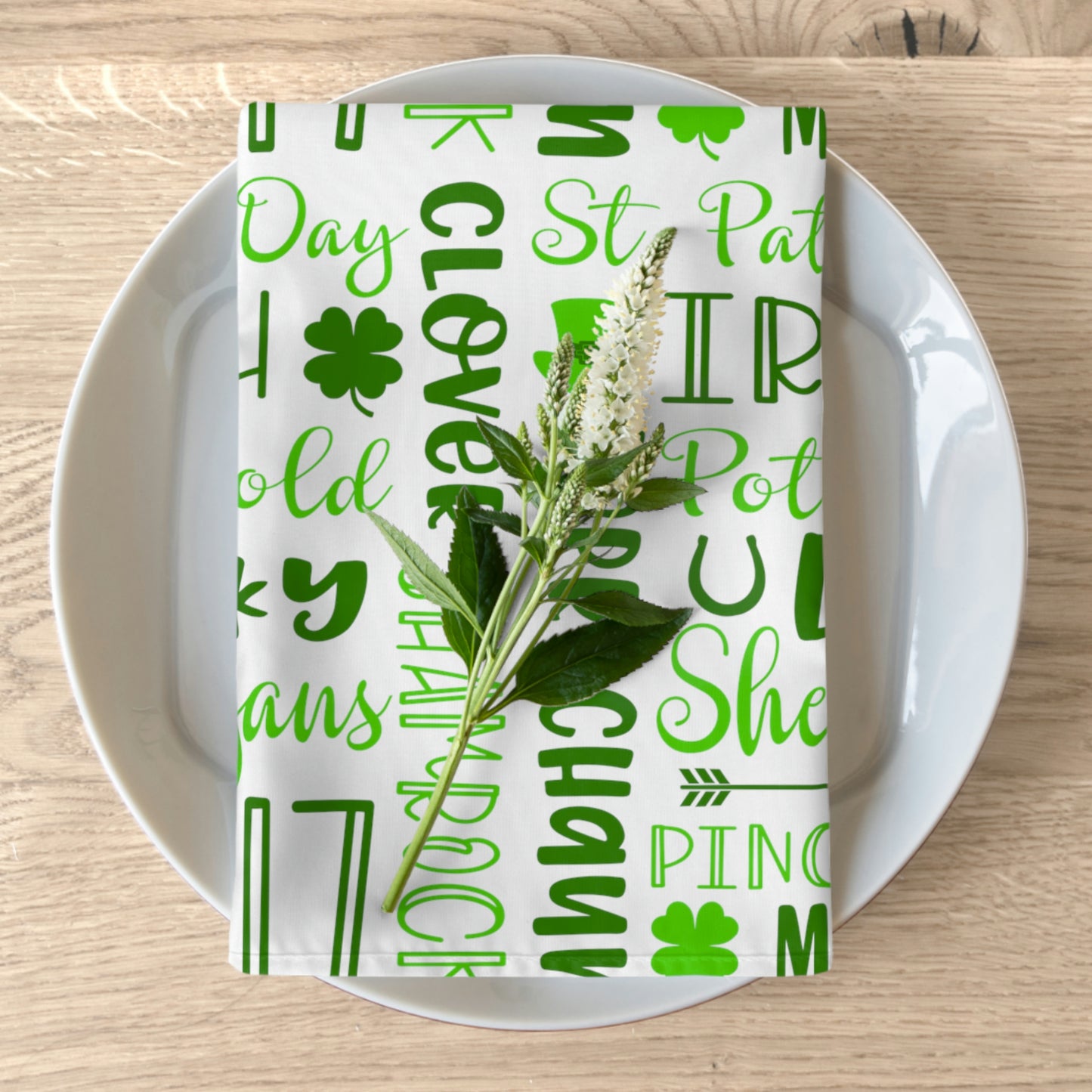 St Patrick's Day Napkins / St Patrick's Day Decor / Green St Patrick's Day Napkins / Irish Napkins / Shamrock Decor