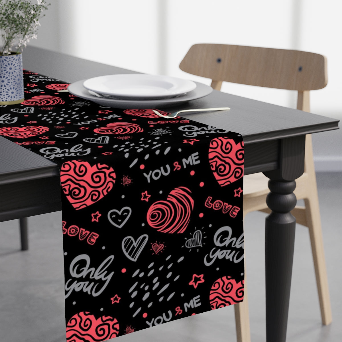 Valentines Day Table Runner / Red Heart Table Runner
