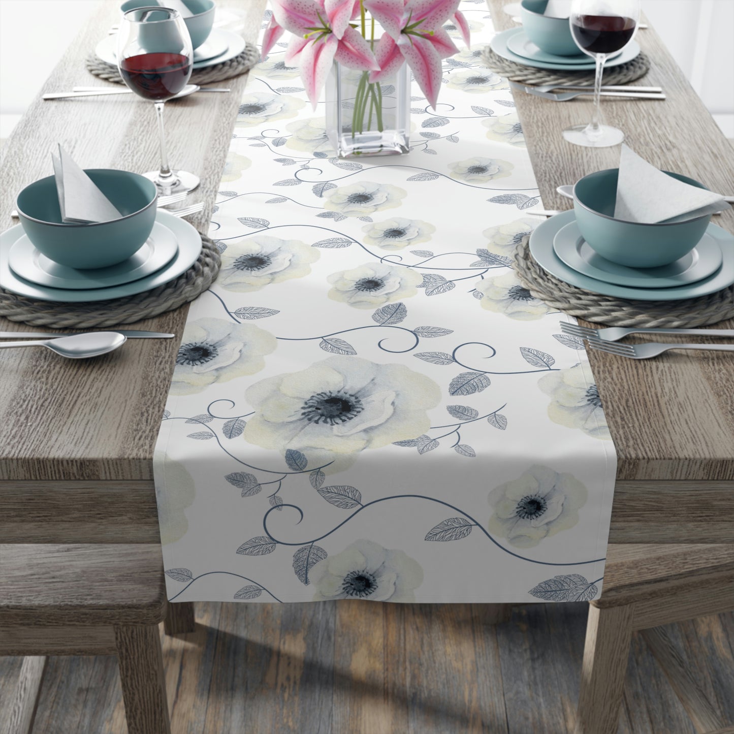 Summer White Flower Table Runner
