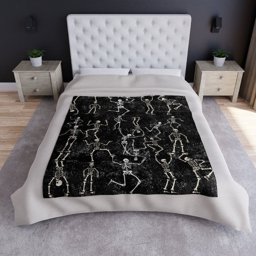 black halloween crushed velvet blanket with skeletons