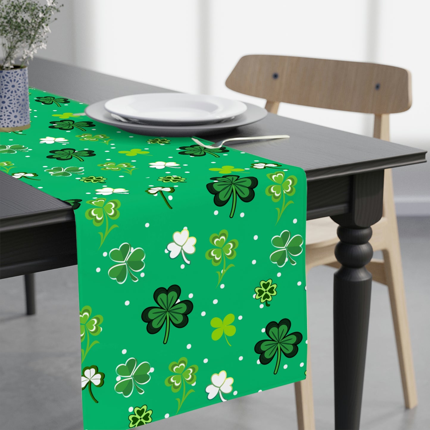 St Patricks Day Table Runner / St Patricks Day Decor / Shamrock Table Runner / Shamrock Decor / Green St Patricks Day Decor