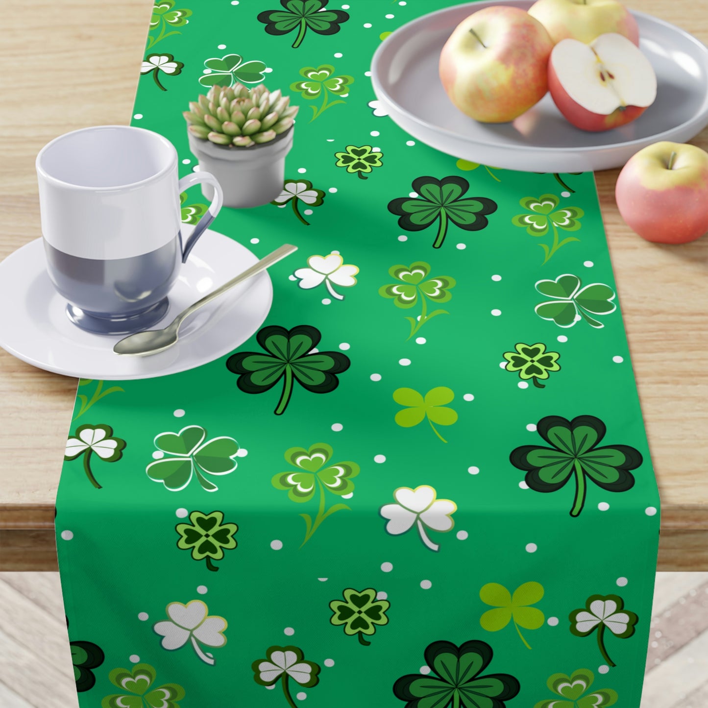 St Patricks Day Table Runner / St Patricks Day Decor / Shamrock Table Runner / Shamrock Decor / Green St Patricks Day Decor
