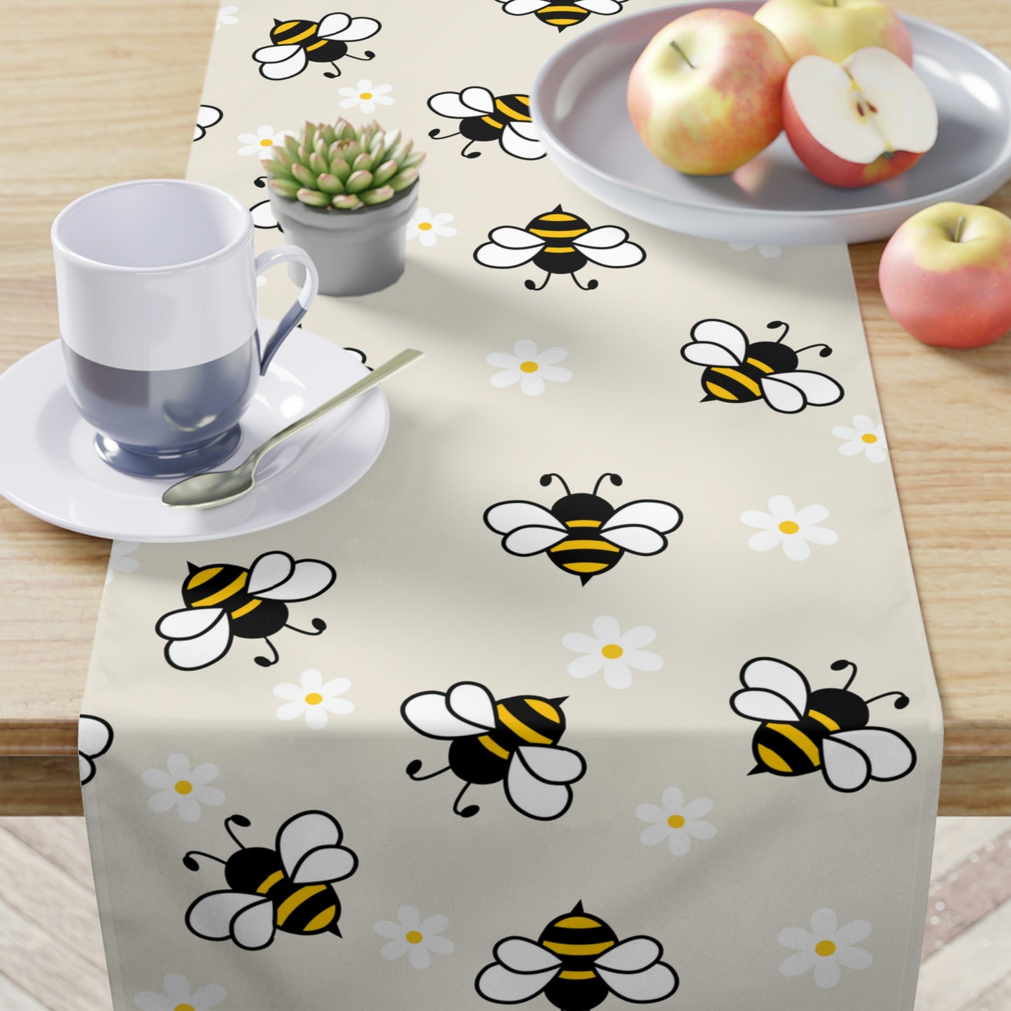 Honey Bee Table Runner / Summer Table Decor