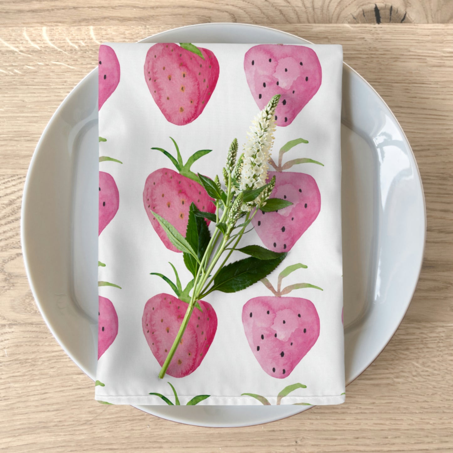 Summer Strawberry Cloth Napkins / Set of 4