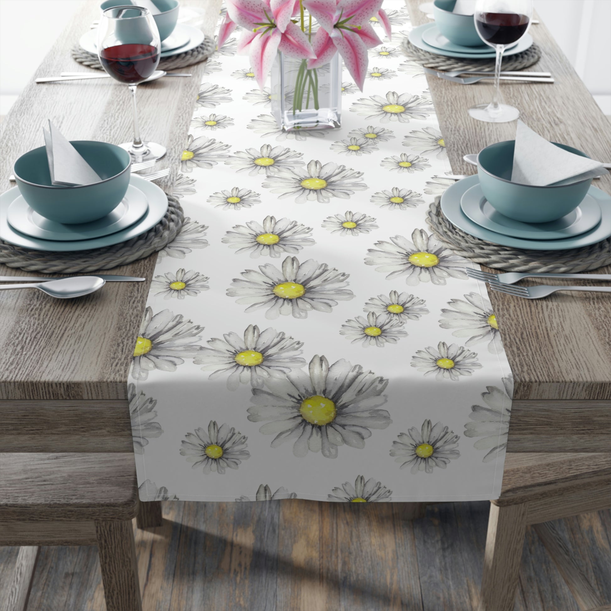 Summer table runner with white daisy and yellow