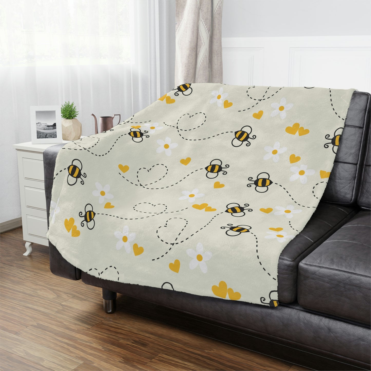 honey bee and daisy blanket in yellow and black