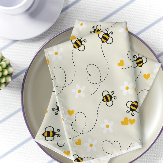honey bee and white daisy cloth dinner napkins in a set of 4