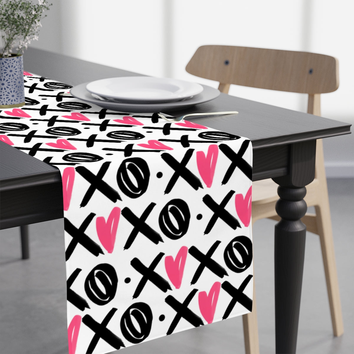 valentines day table runner with x and o