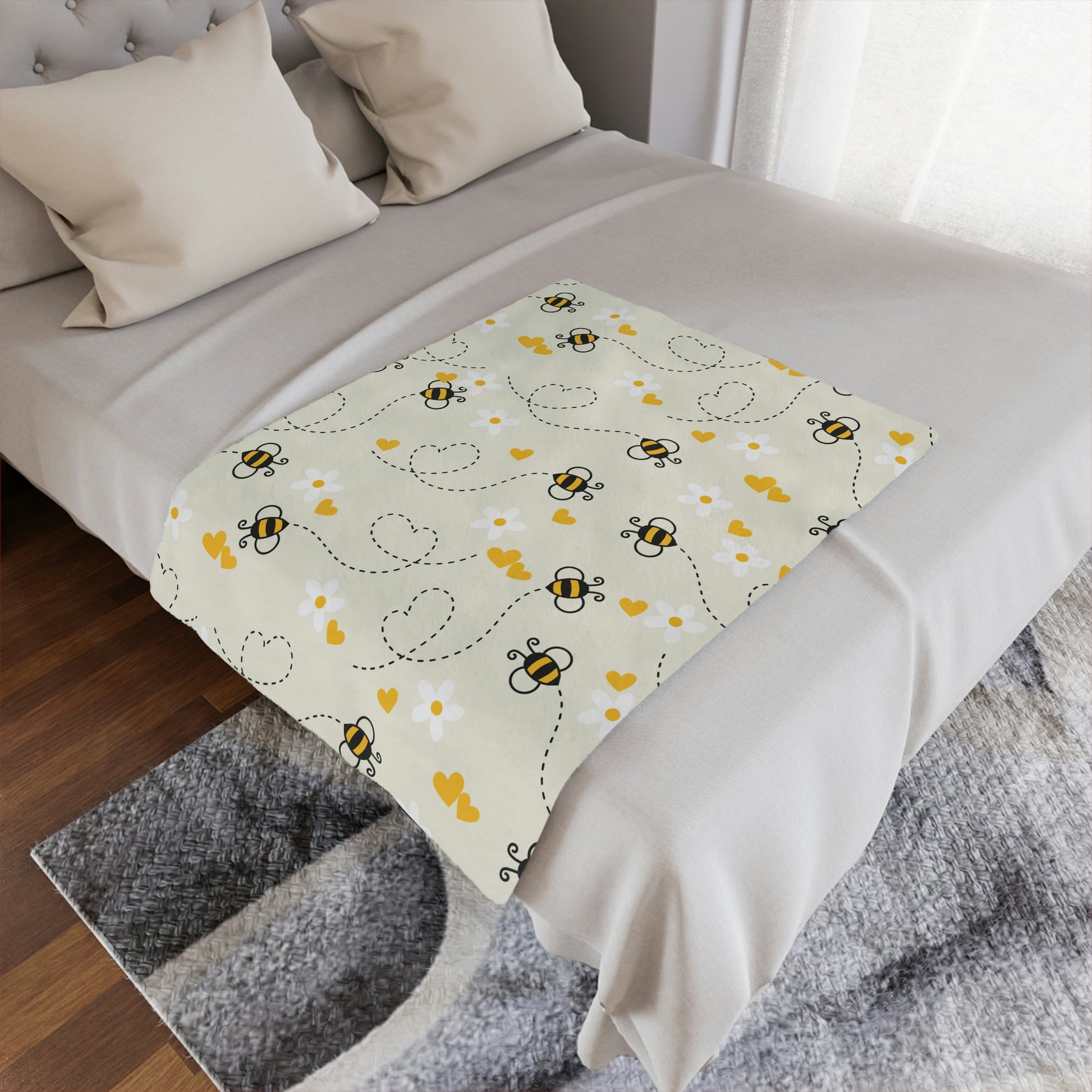 Bee Pillow / Honey Bee Decor / Daisy Pillow / Bee Cushion