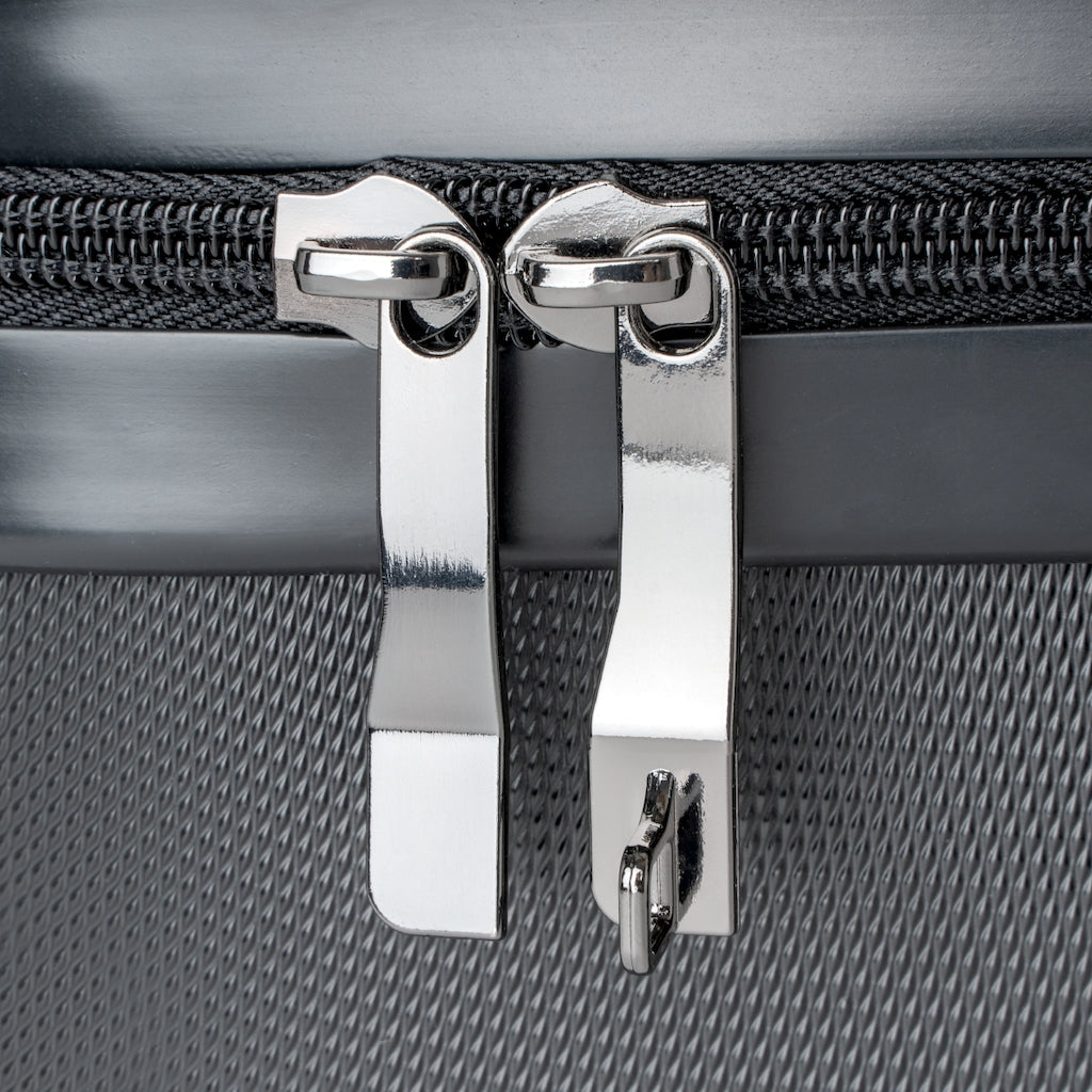 picture of the quality zipper of the cow print suitcase